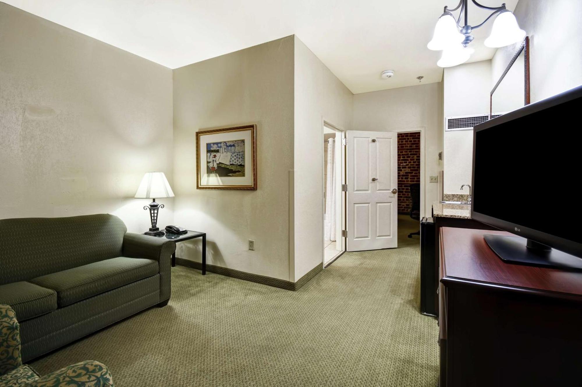 Embassy Suites Charleston - Historic District Esterno foto