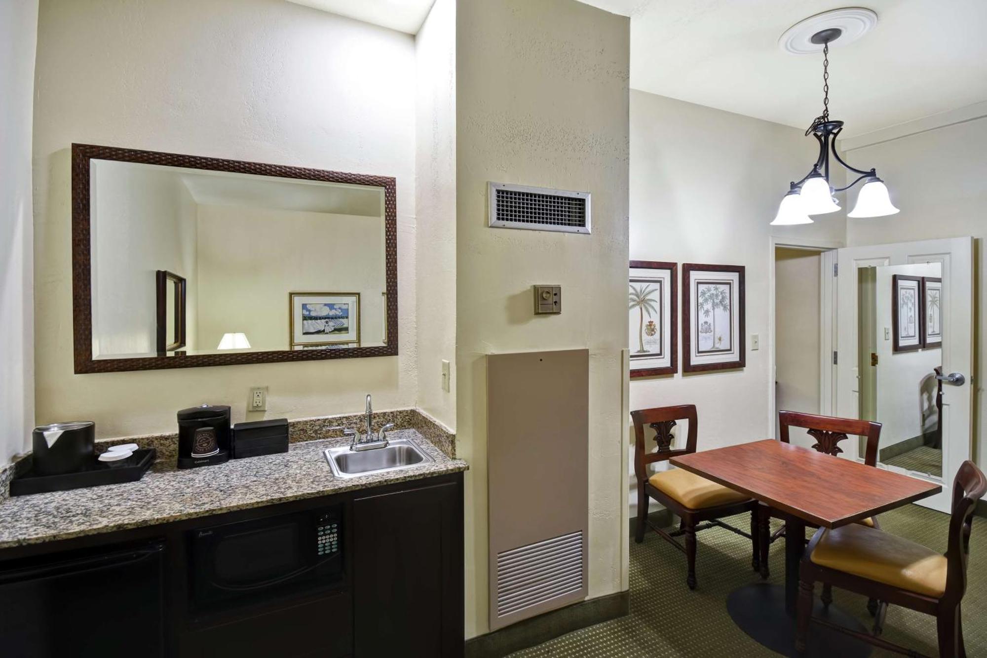 Embassy Suites Charleston - Historic District Esterno foto