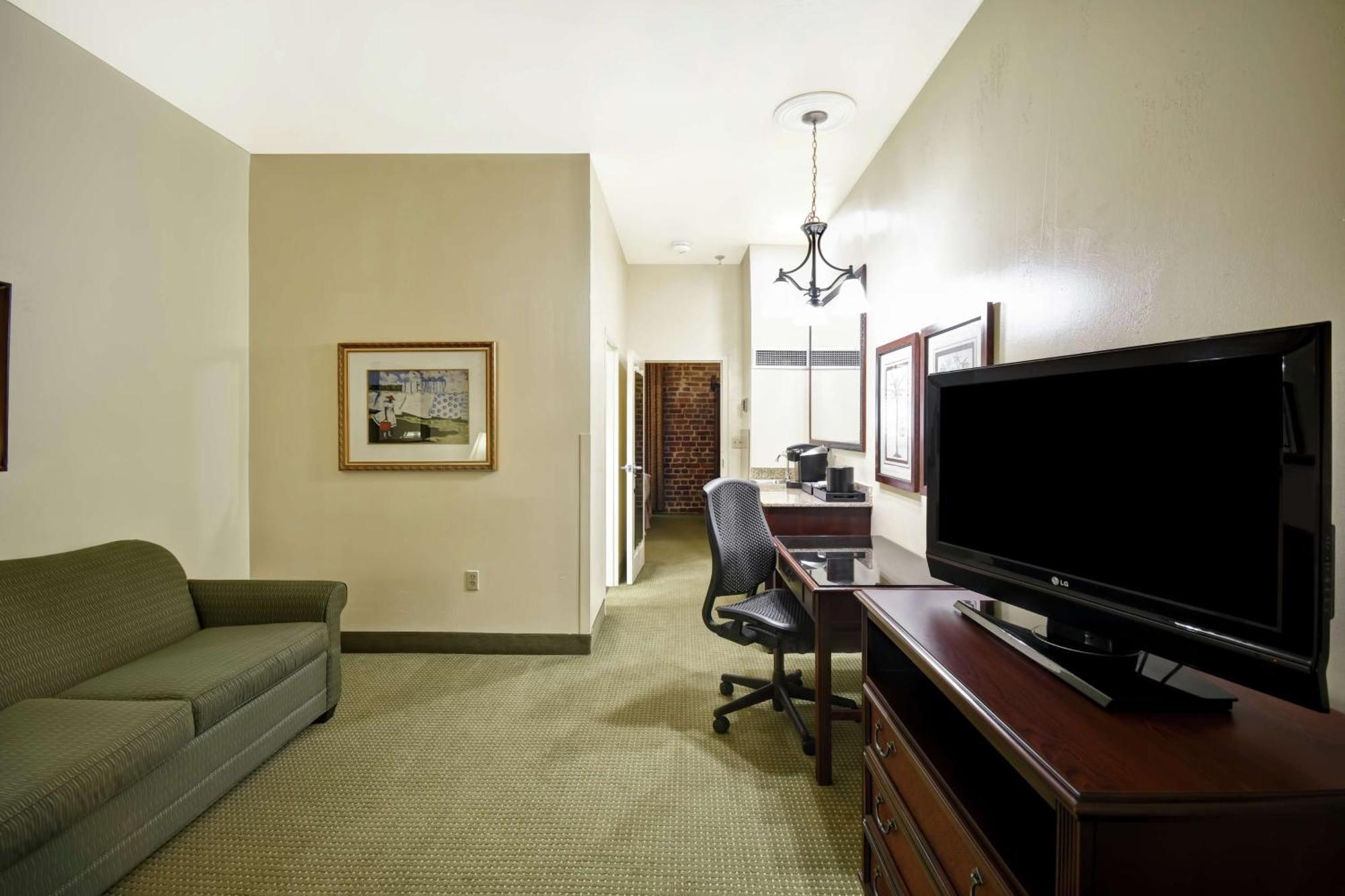Embassy Suites Charleston - Historic District Esterno foto