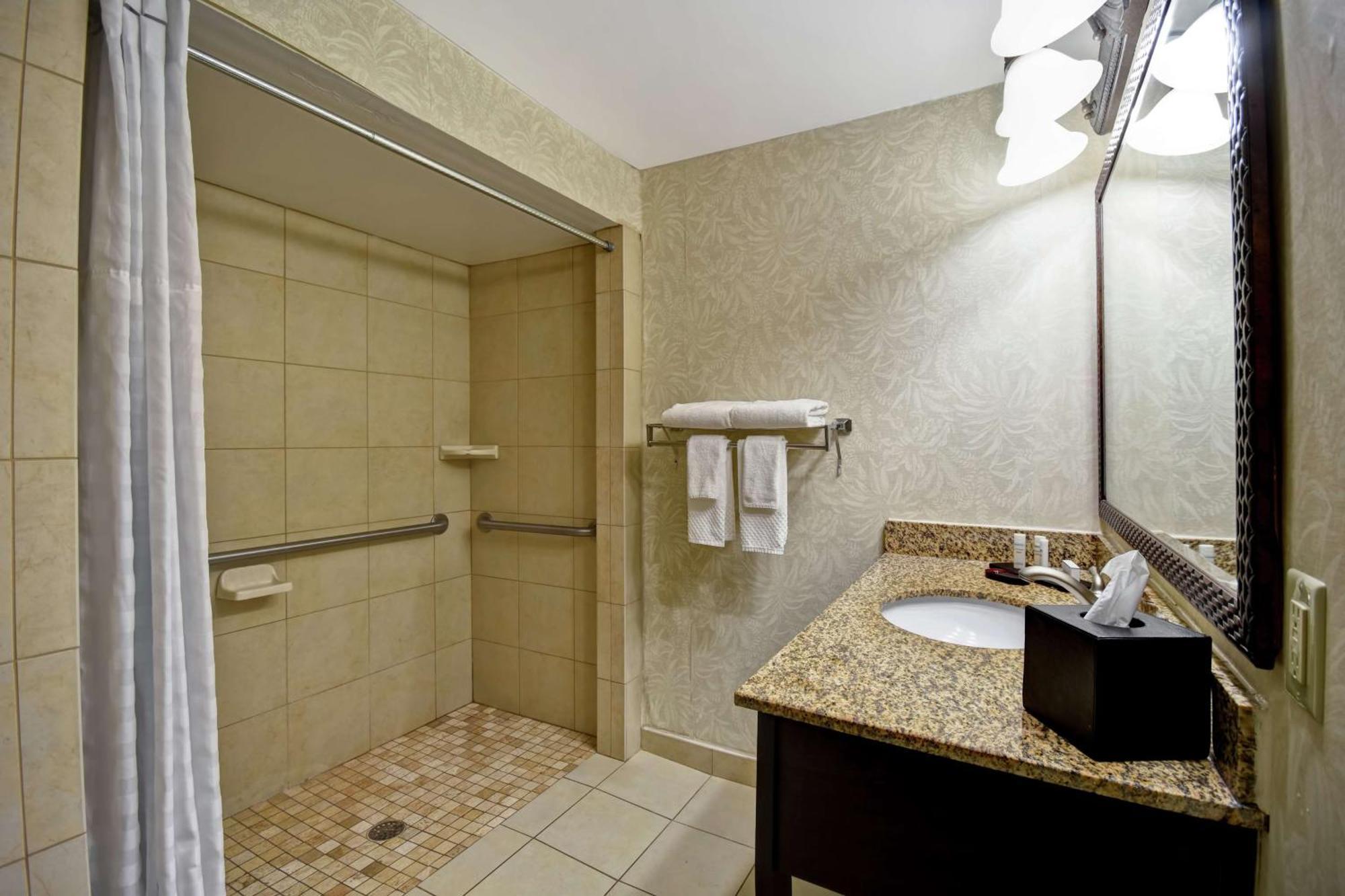Embassy Suites Charleston - Historic District Esterno foto